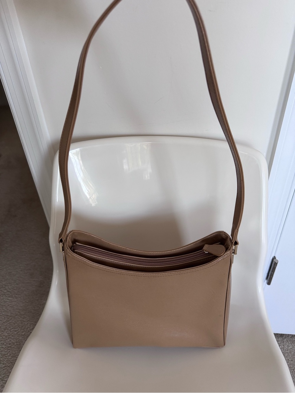 Liz Claiborne Taupe Shoulder Bag Y2K Minimalist Quiet Luxury Everyday Purse EUC - Picture 2 of 14